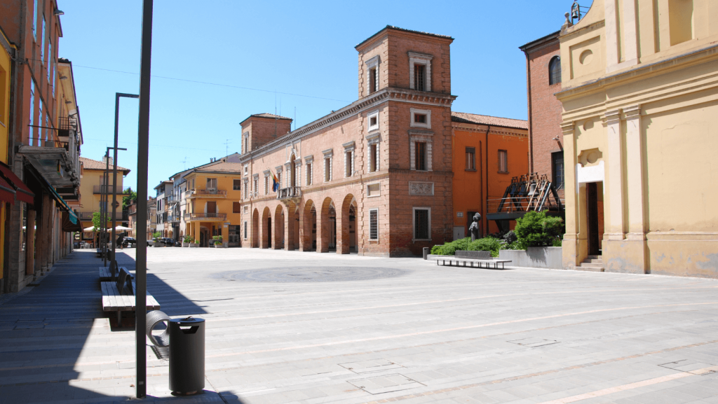 Piazza centrale di castel Bolognese
